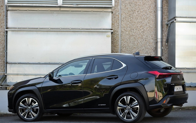 Lexus UX cena 115500 przebieg: 66098, rok produkcji 2019 z Bierutów małe 781